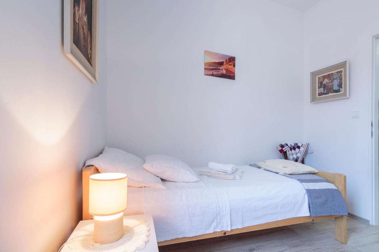 Apartment Esa Komiža Eksteriør billede