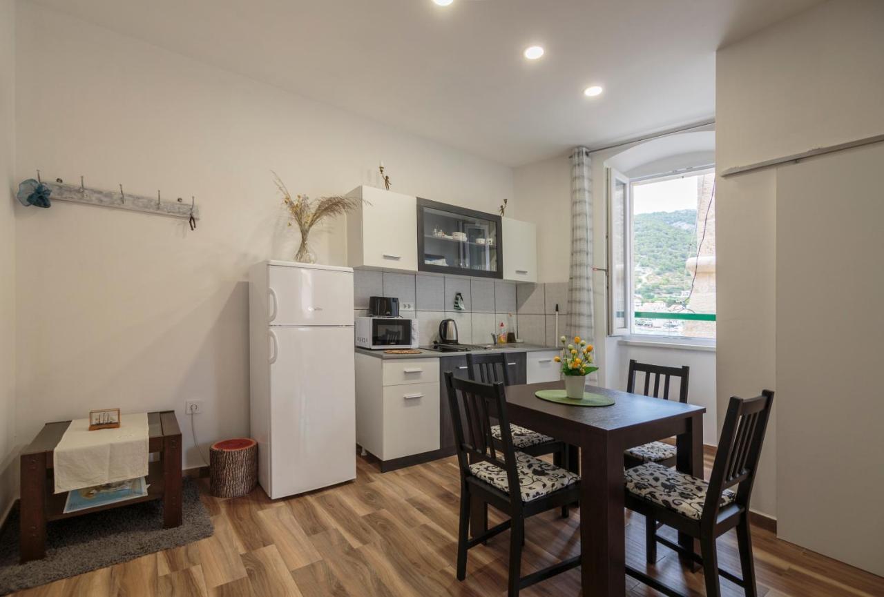 Apartment Esa Komiža Eksteriør billede